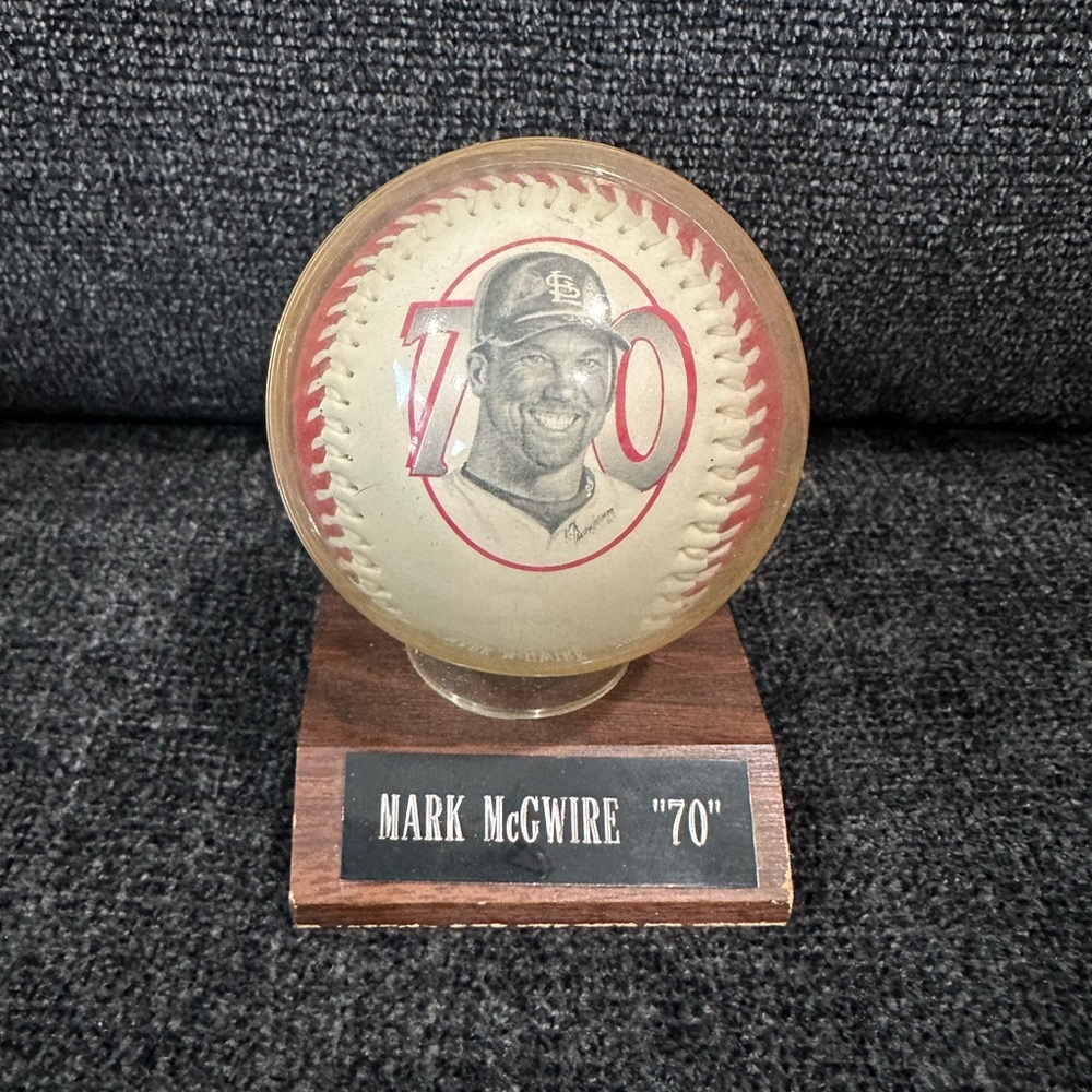 MARK McGWIRE 70th HOME RUN KING SEPTEMBER 27, 1998 Collector's Edition Ball Vtg